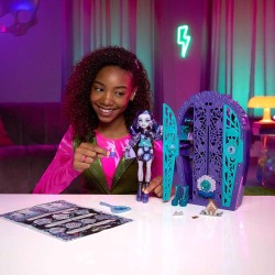 Monster High Twyla Secrets Jardín 2