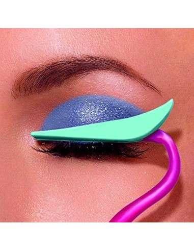 ESTUDIO DE OJOS BRILLANTES - ESTILO TOTA