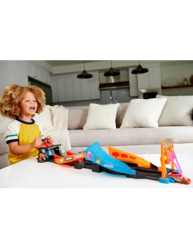 CARS PISTA BRILLANTE LANZA Y CHOCA-CRASH