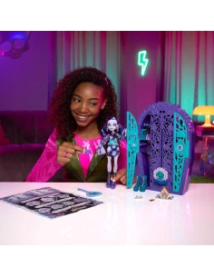 Monster High Twyla Secrets Jardín 2