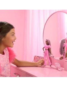 Barbie Deluxe Style Muñeca n. 4 con conj 2