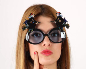 GAFAS BRUJAS EN ESCOBA