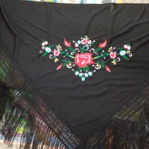 MANTON NEGRO BORDADO PEQUEÑO