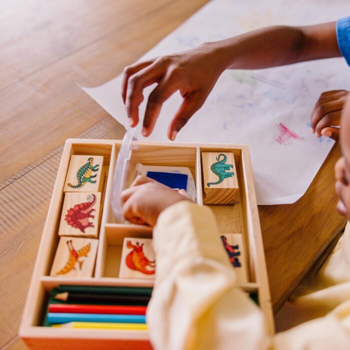 Juego de Sellos de Dinosaurios, Sellos Infantiles de Madera: Dinosaurios, Volcán + Tinta y Lápices d - Imagen 2