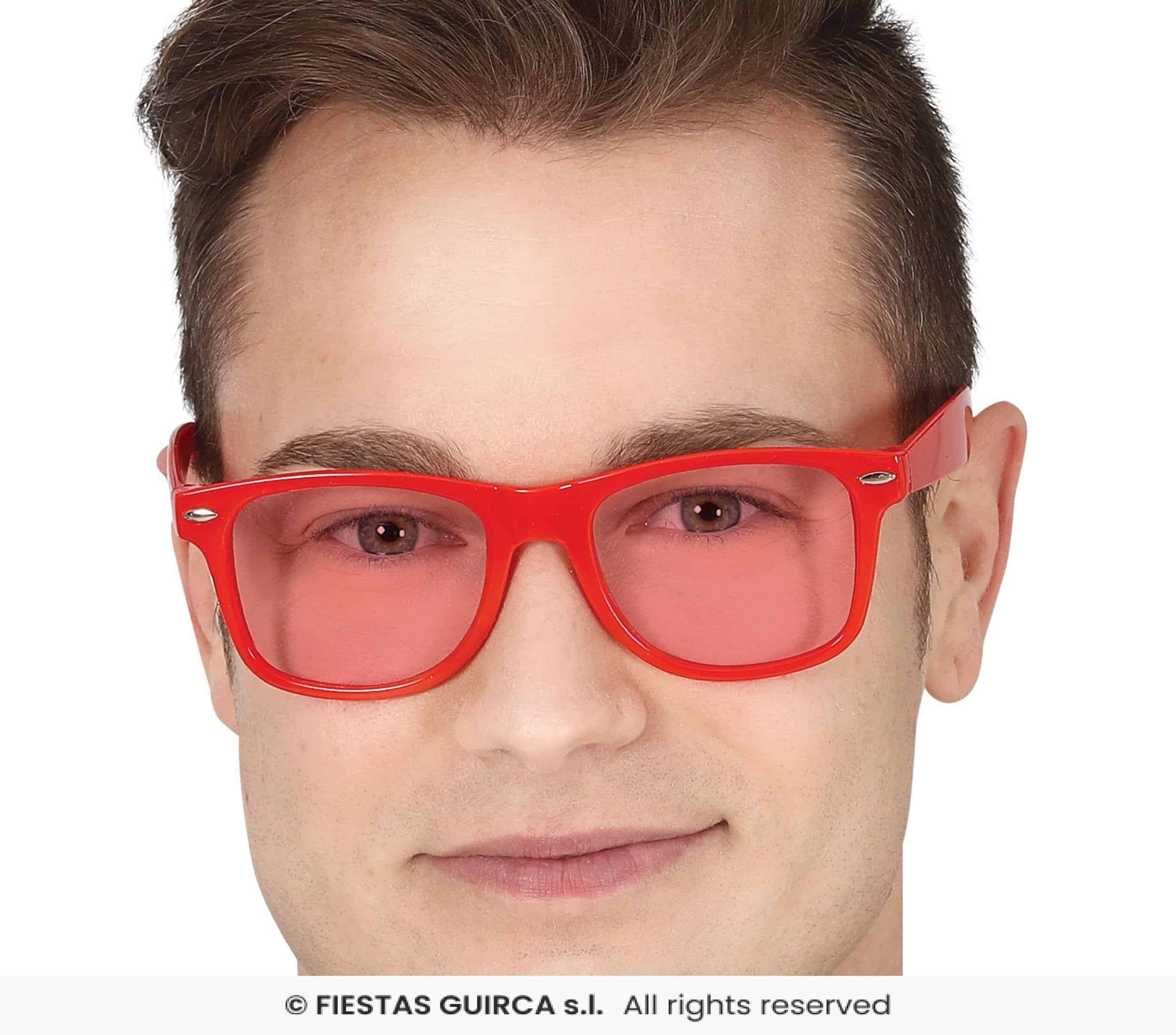 Gafas con cristales de color rojo